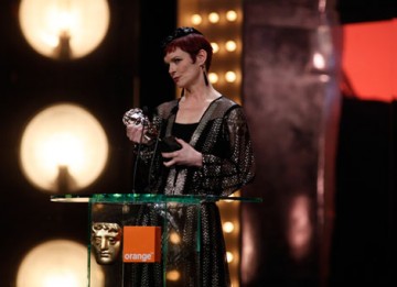 Sandy Powell makes her acceptance speech after winning the award for Costume Design for The Young Victoria (BAFTA/Brian Ritchie).