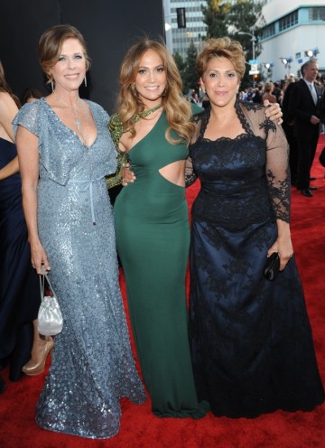  Rita Wilson with Jennifer Lopez & her mother Guadalupe Lopez