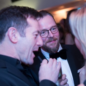 Simon Pegg and Jason Isaacs chat before dinner