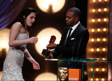 2009's recipient of the Orange Rising Star Award Noel Clarke, returns to present the 2010 award to actress Kristen Stewart (BAFTA/Brian Ritchie).