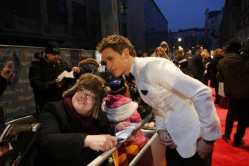 Eddie Redmayne with fans on the red carpet