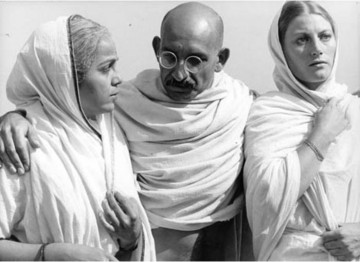 Ben Kingsley as Gandhi flanked by Rohini Hattangadi as Mrs. Kasturba M. Gandhi and Geraldine James as Meerabahen. Hattangadi won a Supporting Actress BAFTA for her performance.