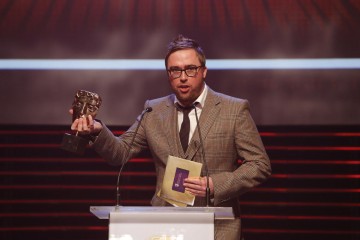 Danny Wallace presents the BAFTA for Game to Mario Kart 8 at the British Academy Children's Awards in 2014