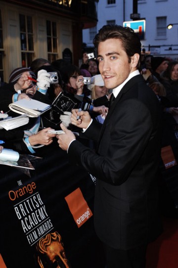 BAFTA-winner Jake Gyllenhaal signs autographs on the red carpet (BAFTA / Richard Kendal).