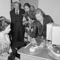 The Queen inspects a steenbeck in one of the viewing rooms at 195 Picadilly at the 1976 opening.