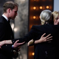 Uma Thurman warmly welcomes to the stage 2010's British Film Academy Fellow, Vanessa Redgrave (BAFTA/Brian Ritchie).