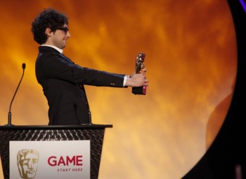 Alex Zane eagerly hands over the award for Gameplay category (BAFTA/Brian Ritchie)