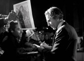 Before accepting a BAFTA for his lead role in There Will Be Blood, Daniel Day Lewis took the time to sign autographs on the red carpet (pic: Greg Williams / Art + Commerce).