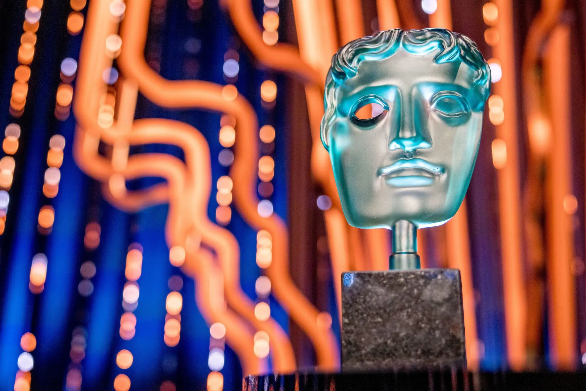 A blue BAFTA EE Rising Star mask.